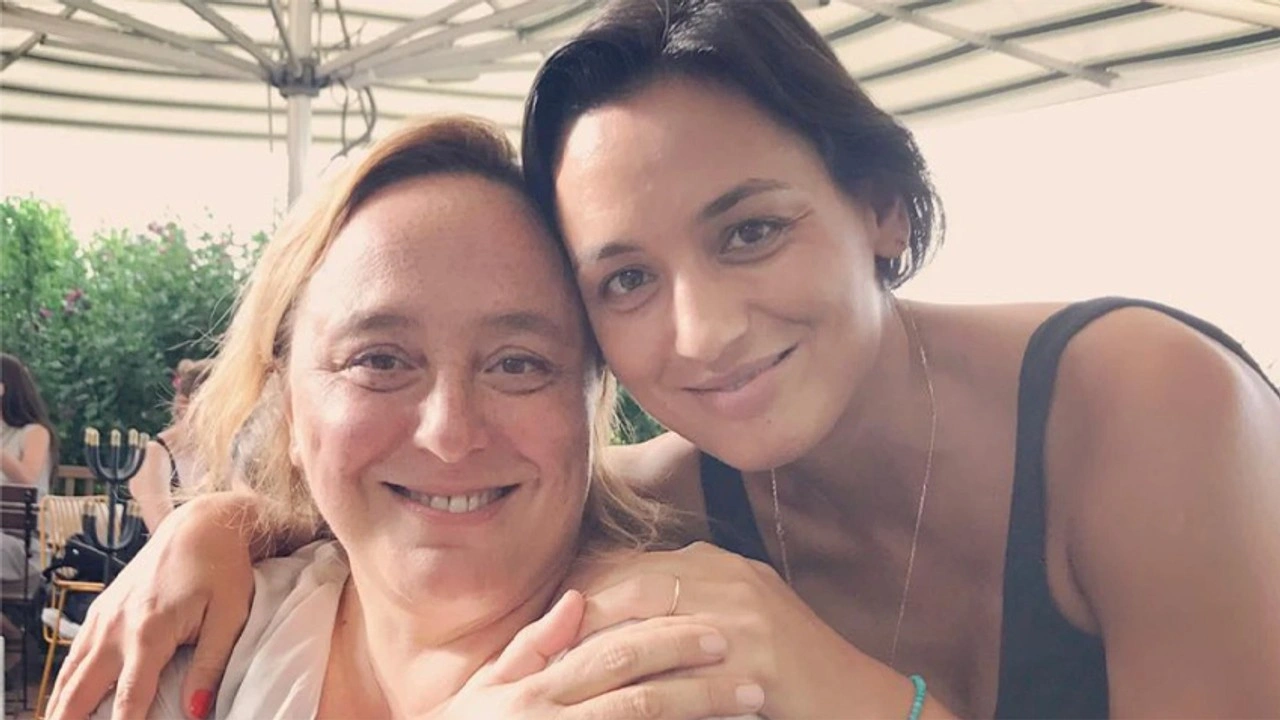 Ayşe Barım’ın ekibinden flaş hamle Sağ koluydu, AK Parti rozeti taktı