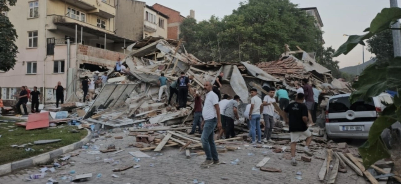Balıkesir'de 6,1 büyüklüğünde deprem