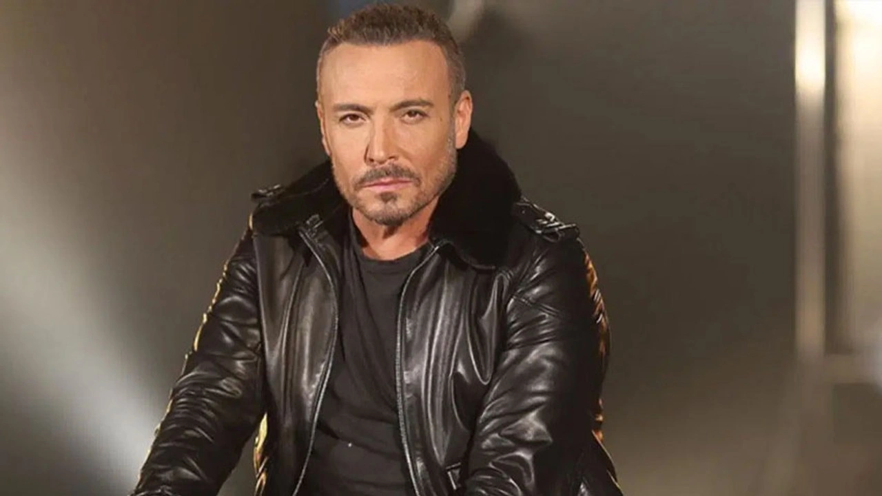 Cenk Eren sahnede can pazarı yaşadı! Mikrofon elinden fırladı