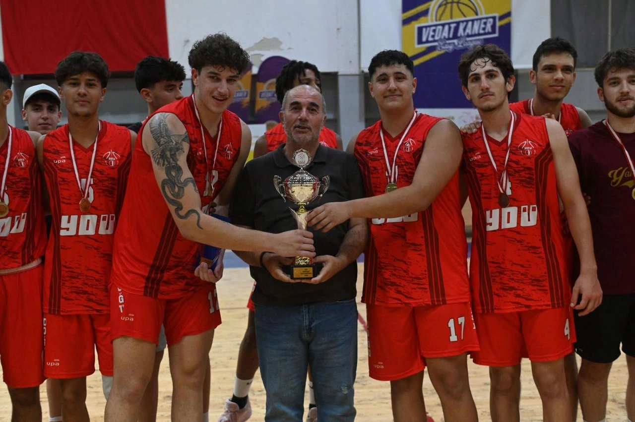 Final serisinin en değerli oyuncusu YDÜ’den Serhan Öner oldu