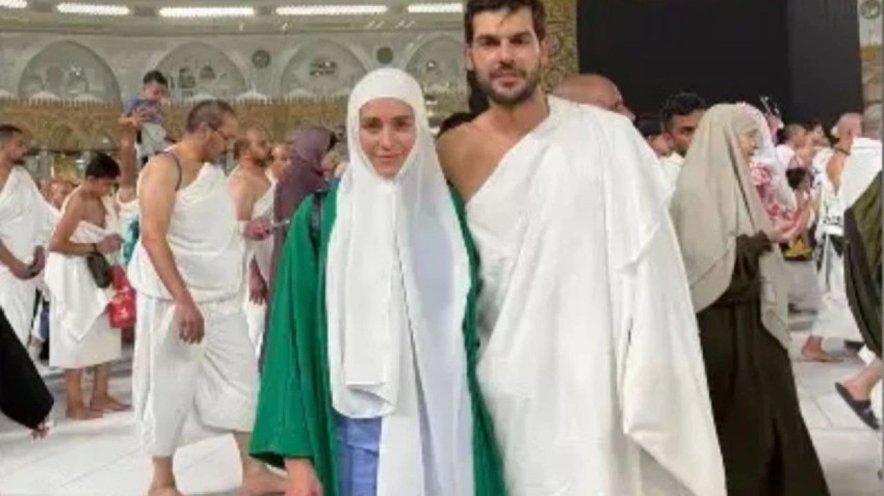 Survivor yarışmacısı sevgilisiyle Umre'ye gitti! Başörtülü pozu gündem oldu