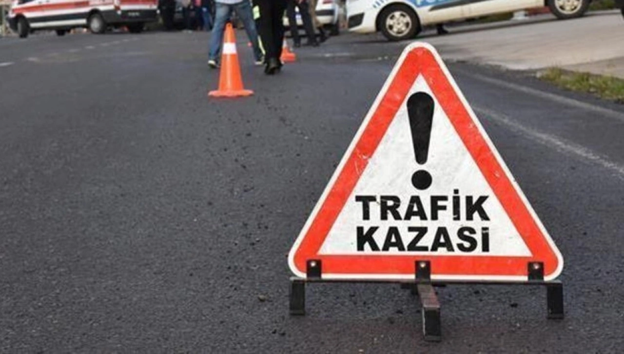Yolun karşı tarafına koşarak geçmeye çalışan 4 yaşındaki çocuğa araç çarptı