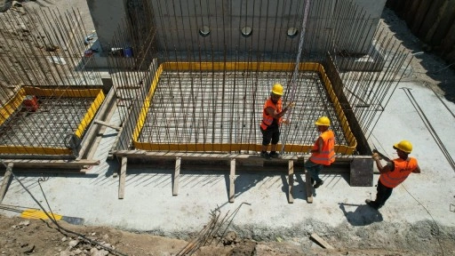 Aşırı sıcaklarda dışarda çalışma yasağına uymayanlar için “Alo 102 İhbar Hattı” devrede