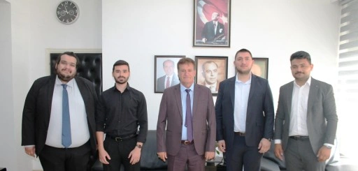 Bayındırlık ve Ulaştırma Bakanı Arıklı, Kıbrıs Türk Gençlik Konfederasyonu'nu kabul etti