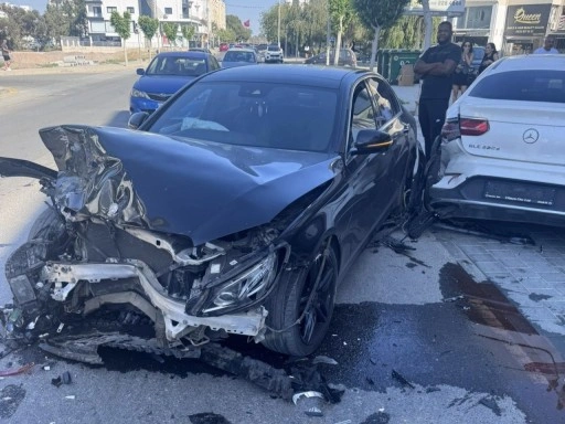 Gönyeli'de zincirleme trafik kazası
