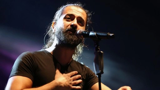 İstanbul'u terk eden Koray Avcı pazar tezgahı açtı