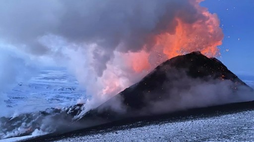 Rusya'nın Kamçatka bölgesindeki Klyuçevskaya Sopka Yanardağı'nda patlama meydana geldi
