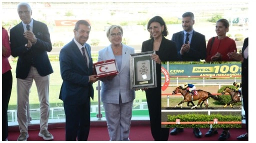 Veliefendi'de KKTC Kupası Madam Oracle'ın oldu